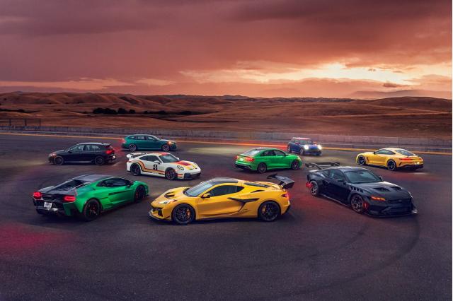 Road & Track PCOTY 2026: εννέα supercars και sport μοντέλα στα όριά τους, σε δρόμο και πίστα 